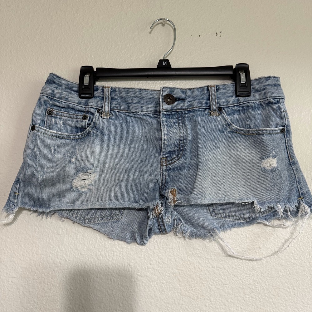 American Eagle Cutoff Shorts Women's 6 Blue Light Wash Denim Distressed‎ Frayed